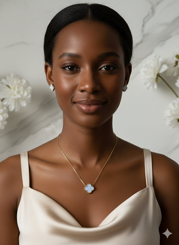 Ensemble trèfle vert, noir, rouge et blanc