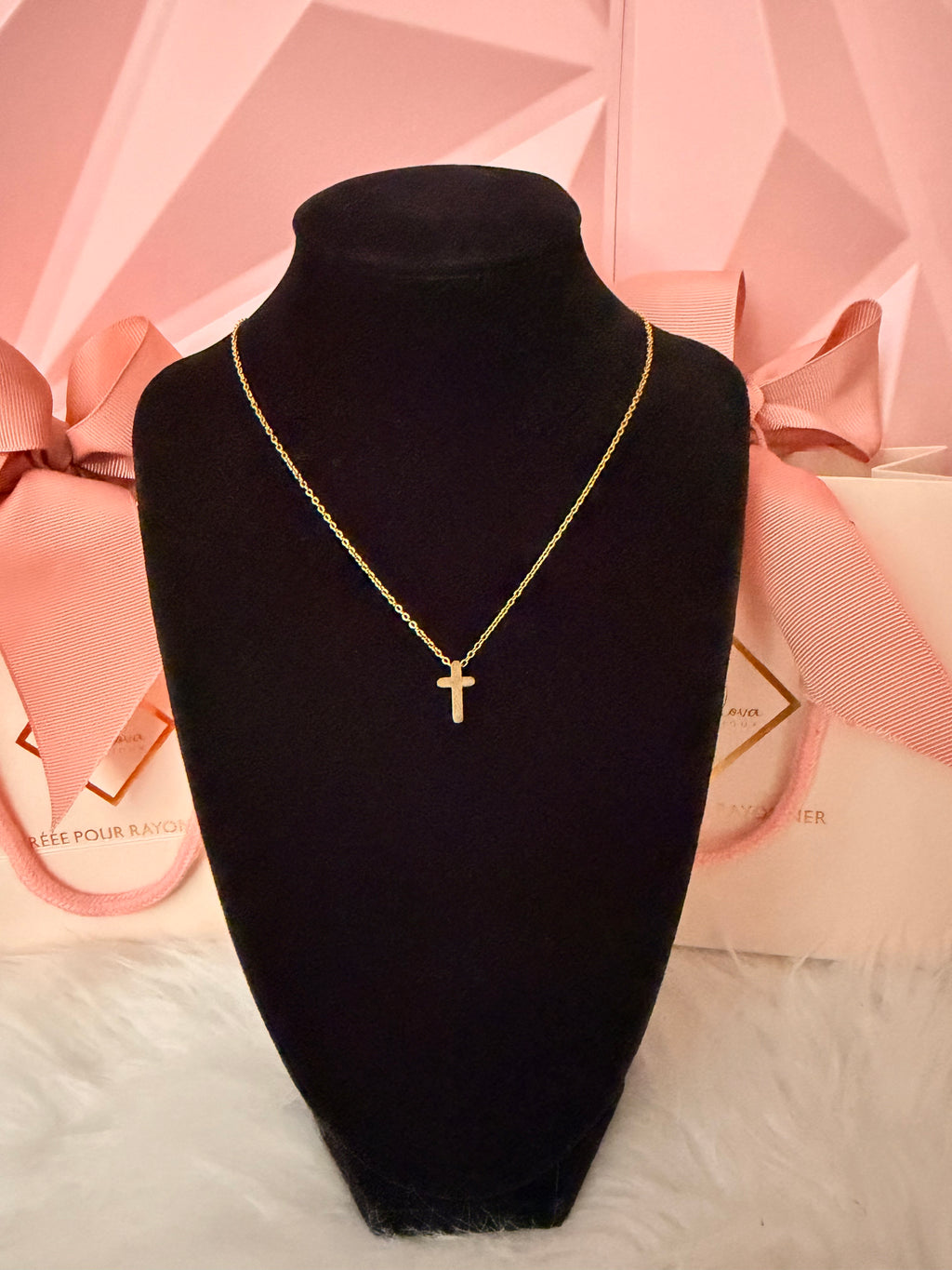 Collier en croix